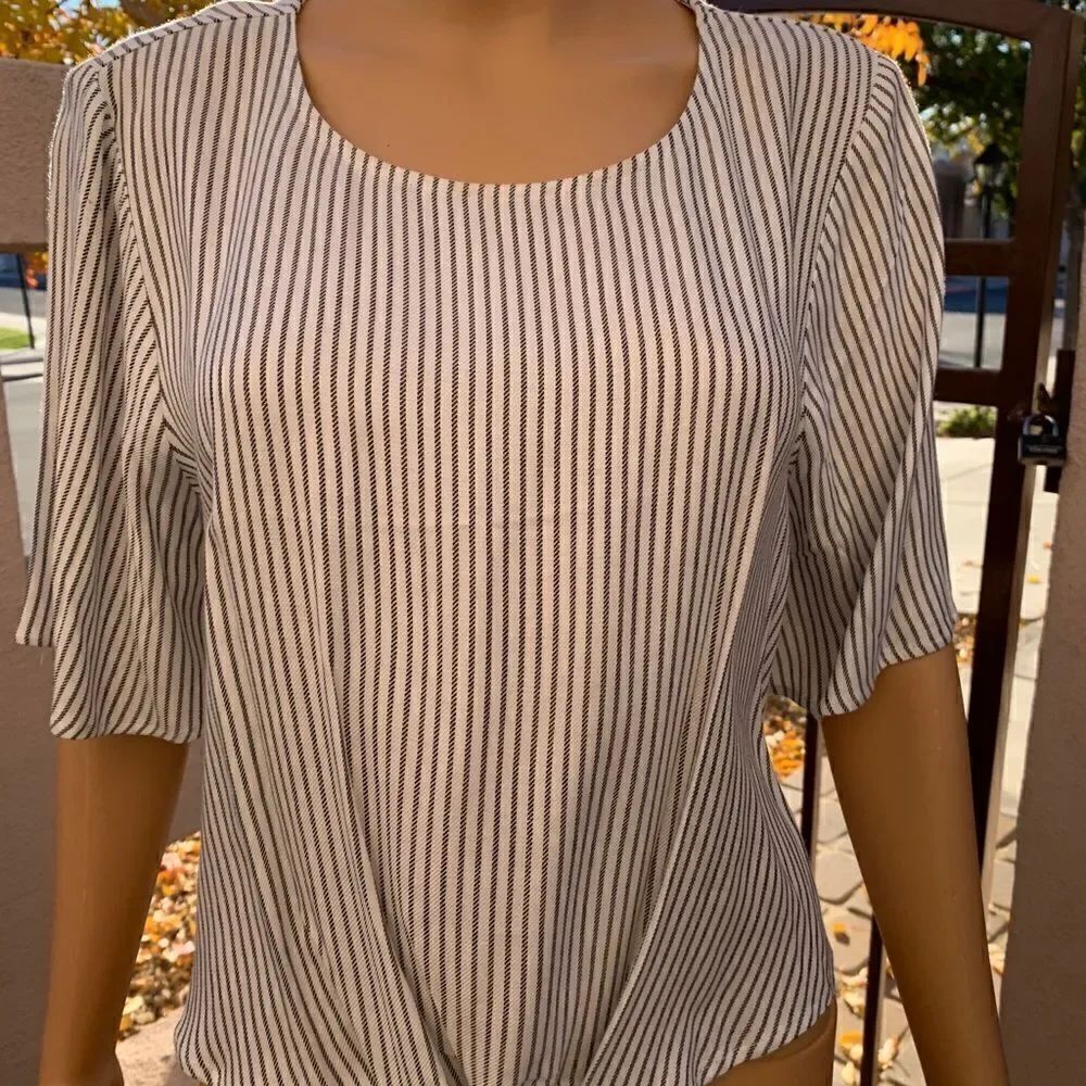 Express Tie Front Vertical Striped Top Scoop Neck Short Sleeve Size Large NEW
